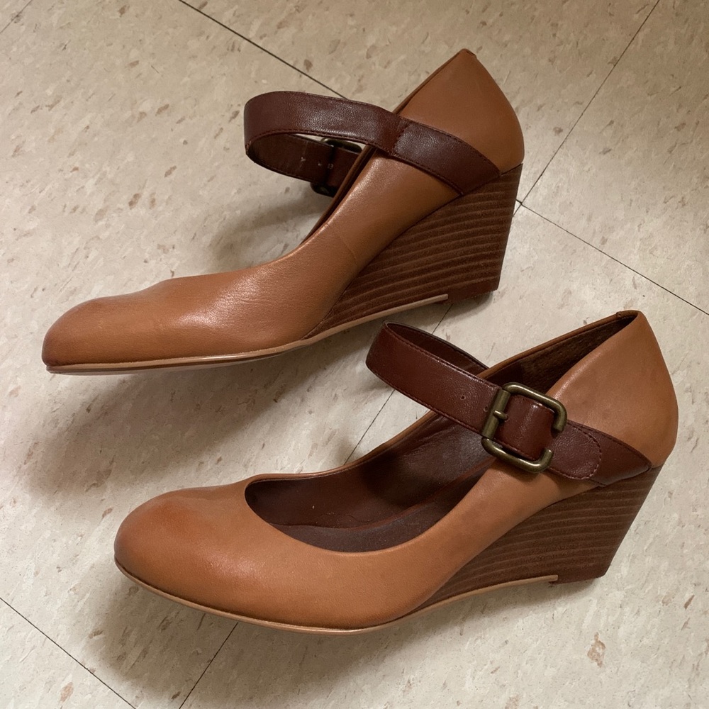 Mary Jane strapped wedge heel in tan and brown